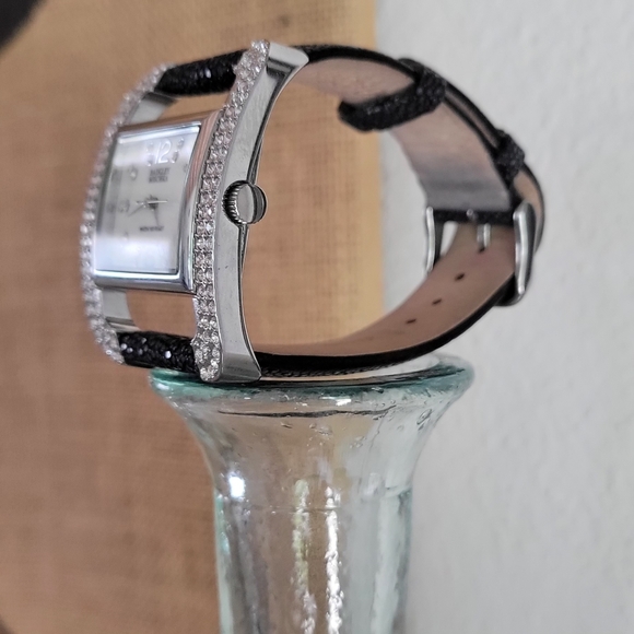 BADGLEY MISCHKA Stunning Women's Watch - Picture 4 of 16